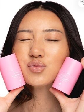 BREEZEBALM®
POMEGRANATE
DAILY GLOW SAND BB CREAM
